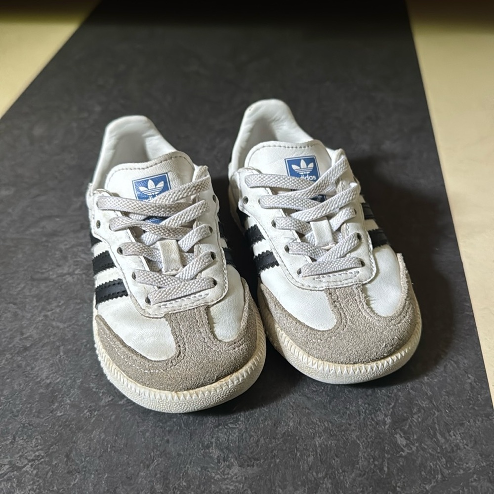Toddler Sambas, size 6